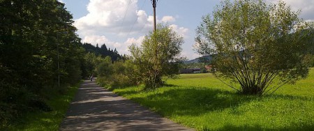 cyklostezka-becva-velke-karlovice-tovacov-3-useky-152-6-km - roznovska-cyklostezka-vede-podel-luk